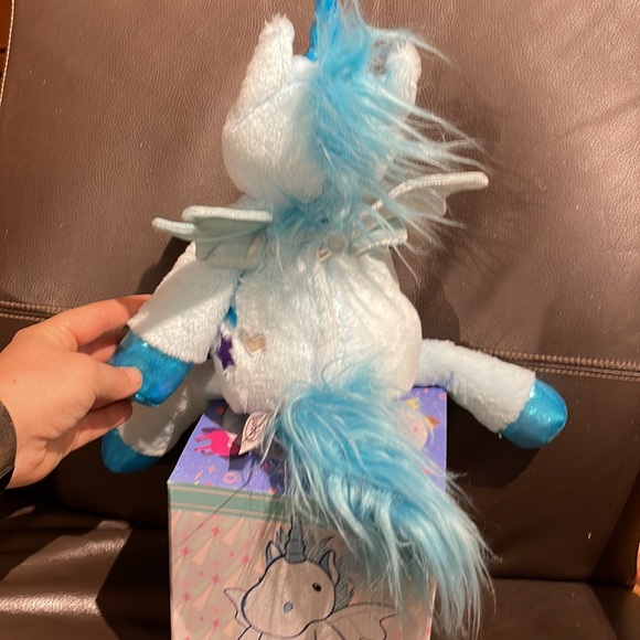 SCENTSY Halley the unicorn - Picture 2 of 3